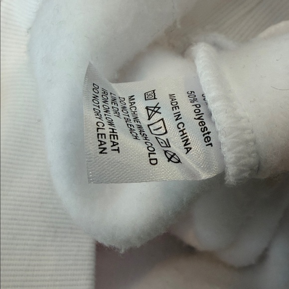 Strawberry Milk Mob COCHELLA 2025 Limited edition White Graphic Sweatshirt - Picture 12 of 13